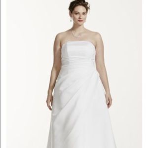 David’s Bridal Strapless Wedding Dress